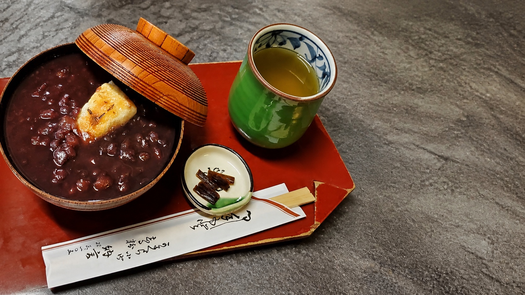 納言志るこ店の田舎志ることお茶