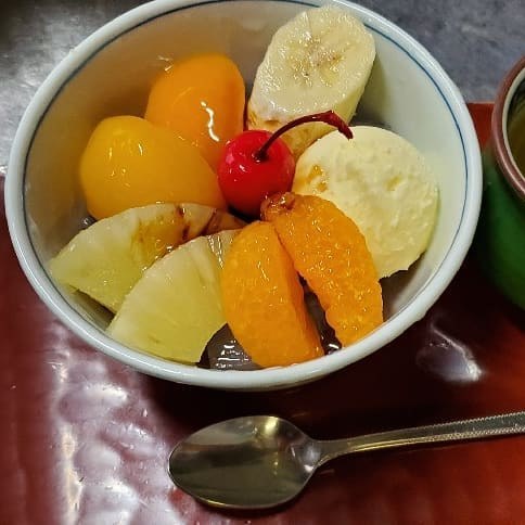 アイスクリームののったクリームみつまめ