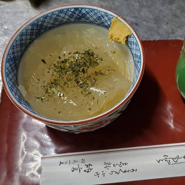 染付の器に盛られたところてん